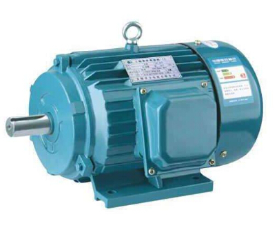 What are the performance characteristics of three-phase asynchronous motors?