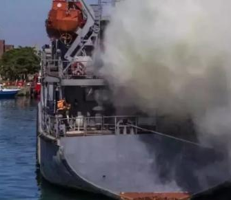 1 Tot 2 schwer verletzt! 98.000 Tonnen Rohöltanker brennen und explodieren