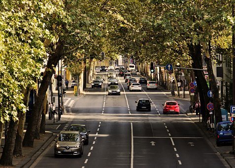 The new energy automobile industry is entering the middle and advanced stage of development